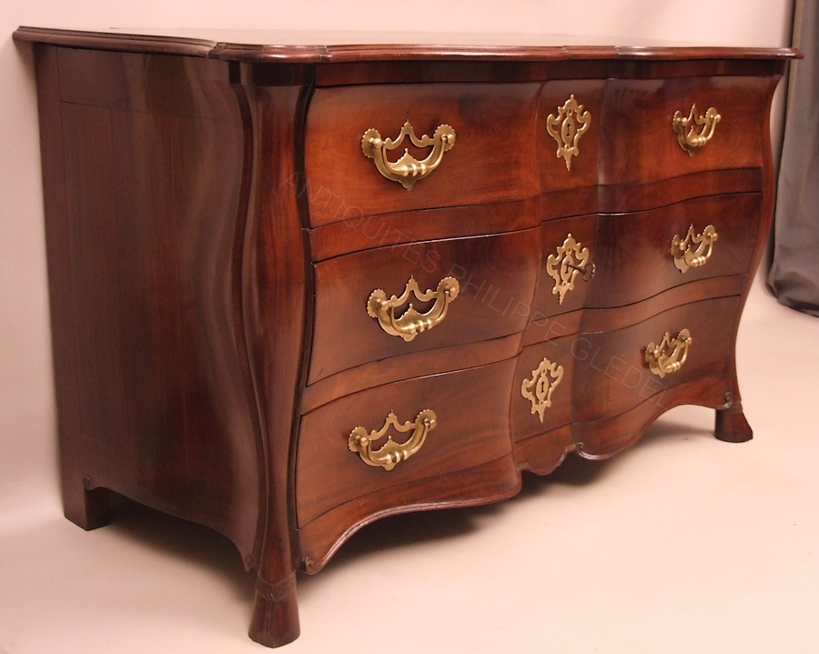Commode de voyage malouine galbée sur toutes ses faces